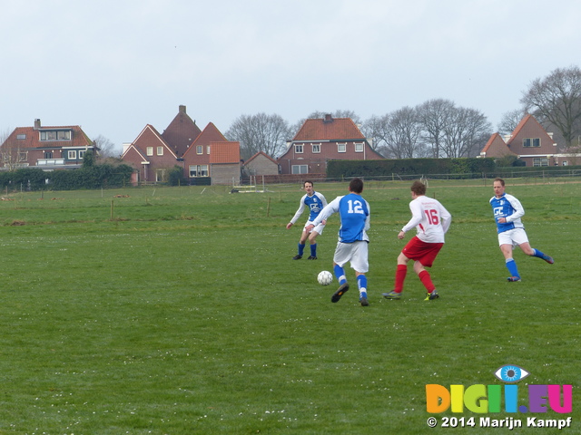 FZ001633 Pepijn voetballen